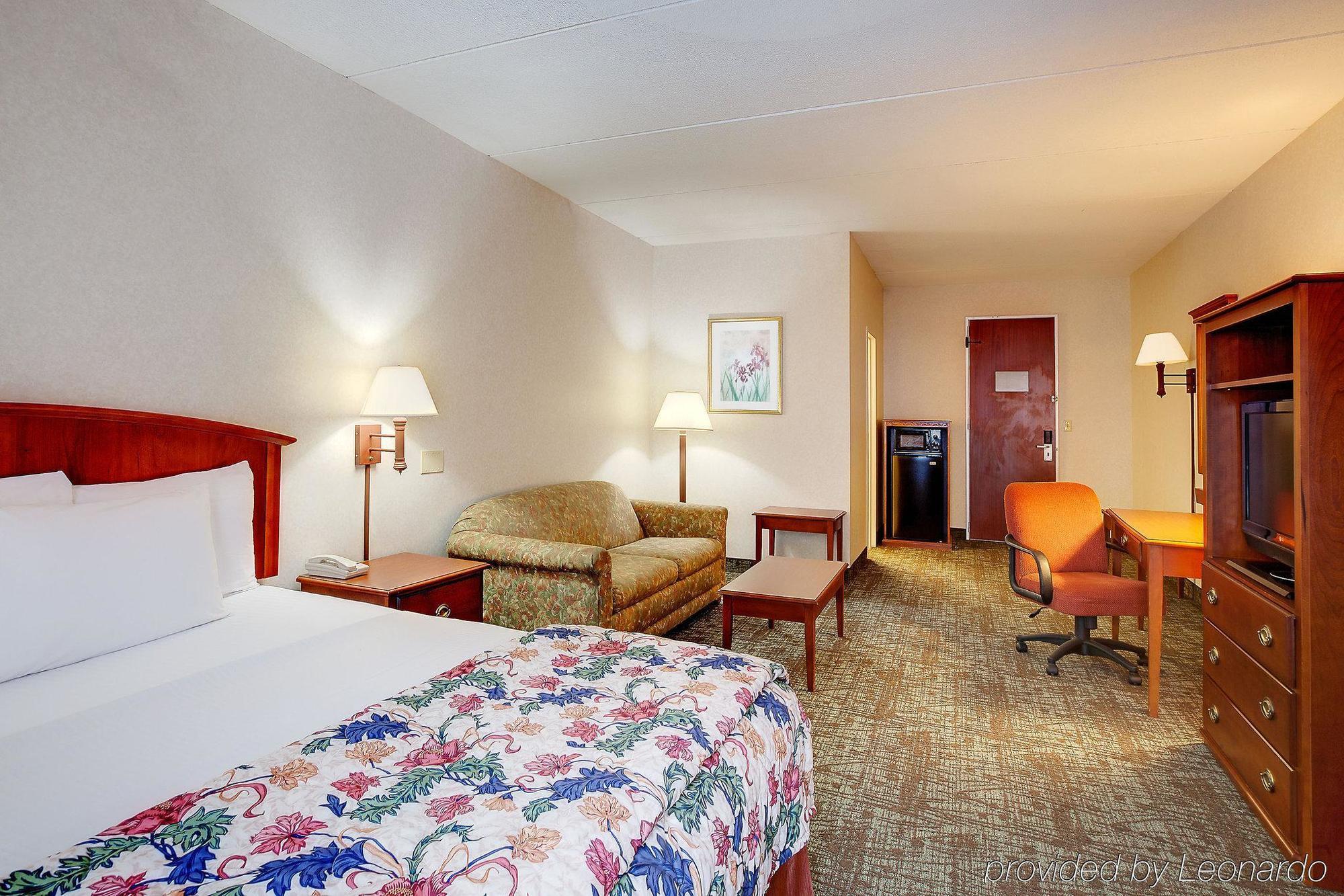 La Quinta Inn Paramus Exterior photo