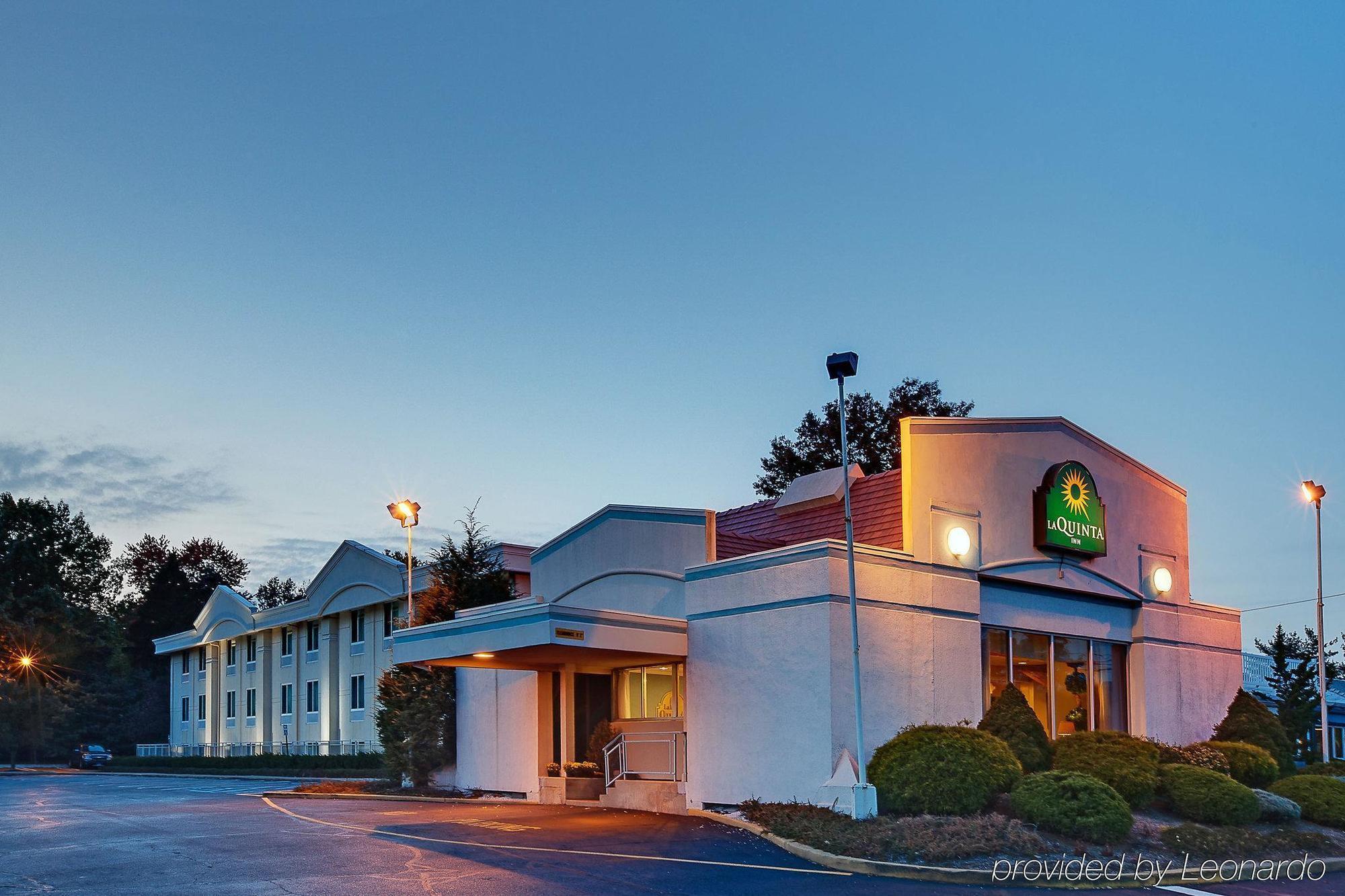 La Quinta Inn Paramus Exterior photo
